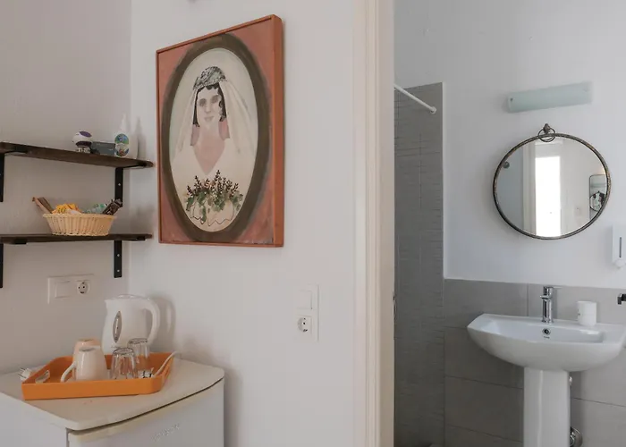 Angela's 3* Mykonos Town