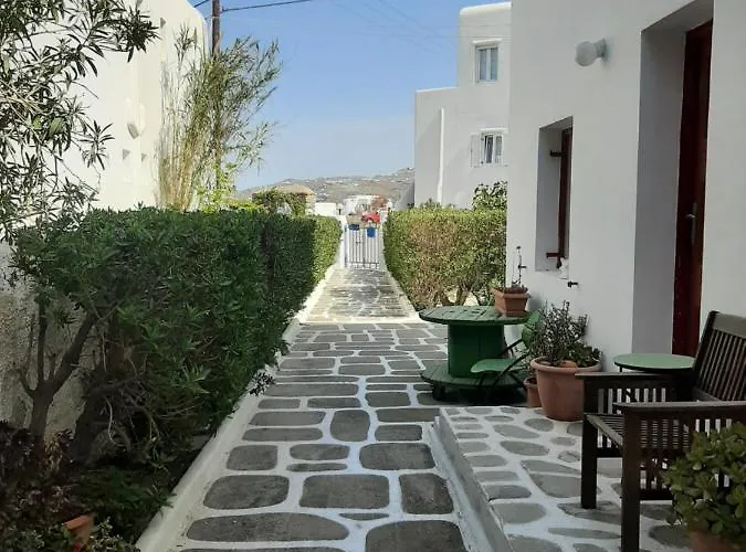 Angela's Πανσιόν 3*