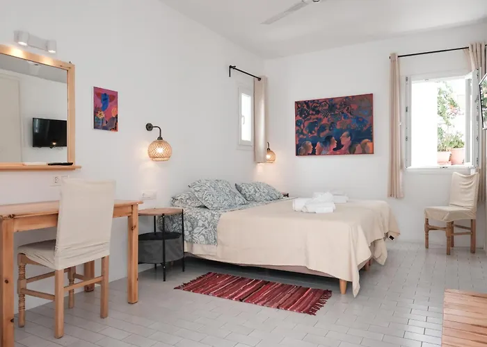 Angela's 3* Mykonos Town